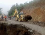 Trabajos en la vía realizados por el Ministerio de Transporte