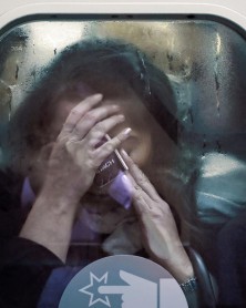 Imágenes de usuarios en el metro de Tokio