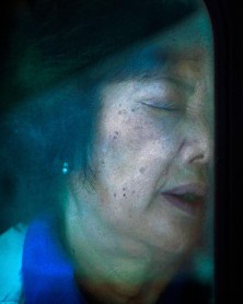 Imágenes de usuarios en el metro de Tokio