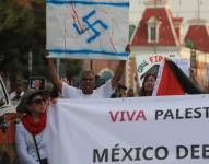 Activistas del Frente Binacional por la Libertad de Palestina, protestan en el puente Internacional Paso del Norte de Ciudad Juárez en Chihuahua (México).