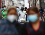 La vacunación no es la única manera para controlar al virus. EFE