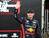 El neerlandés Max Verstappen del equipo Red Bull Racing tras acabar primero la calificación en el circuito Yas Marina en Abu Dabi, Emiratos Árabes Unidos.