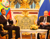 Rafael Correa expresidente de Ecuador junto a Vladímir Putin presidente de Rusia