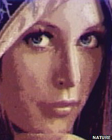 Una foto de Playboy reducida al tamaño de un cabello humano