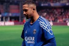 Willian Pacho, defensor ecuatoriano que brilla en el PSG.