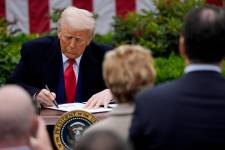 El presidente de Estados Unidos, Donald Trump, anunció este miércoles la imposición de aranceles del 10 % para las importaciones procedentes de Ecuador.