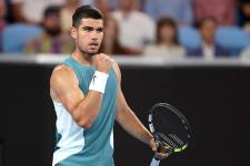 Carlos Alcaraz celebra su victoria ante Alexander Shevchenko por el Abierto de Australia