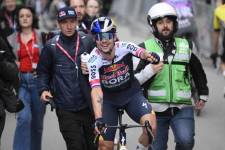 Primoz Roglic celebra su victoria en la cuarta etapa de la Volta Catalunya