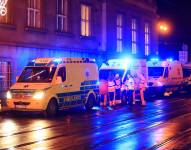 Ambulancias en los exteriores de la Universidad Carolina de Praga