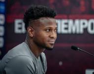 Michael Estrada en rueda de prensa.