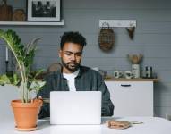 Imagen referencial de una cliente del casino digital.