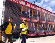 Pancarta contra los jueces de la Corte Constitucional.