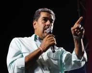 Esta imagen proporcionada por la Presidencia de Venezuela muestra al presidente venezolano Nicolás Maduro hablando durante un mitin, dos meses después de las controvertidas elecciones presidenciales, en La Guaira, Venezuela, el 28 de septiembre de 2024.