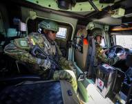 Foto de militares en un vehículo COBRA, usado por las Fuerzas Armadas en sus despliegues.