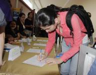 ¿Cómo obtener una beca en el programa Globo Común de la Senescyt para estudiar inglés?