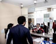 Foto referencial a trámites en el IESS.