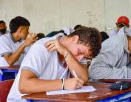 Imagen de estudiantes de una unidad educativa de la ciudad de Santa Elena.