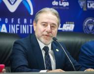 Isaac Álvarez en conferencia de prensa.