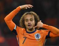 El volante de Países bajo, Xavi Simons, celebra un gol contra Lituania por las Eliminatorias UEFA