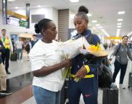 Kiara Rodríguez en su llegada a Guayaquil.