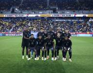 Los jugadores de la selección de Ecuador previo el partido ante Nueva Zelanda