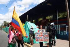 Ciudadanos opositores al derrocamiento de la Tribuna De Los Shyris.
