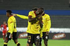 Olmedo organizó un amistoso contra Barcelona SC por su aniversario 106.