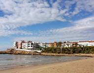 Foto referencial de la playa de Roda de Berà, España.