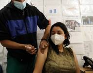 El Ministerio de Salud realiza vacunación de esquemas completos de covid e influenza.