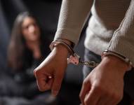 Imagen referencial para graficar a una mujer detenida.