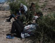Imagen referencial de migrantes ilegales en la frontera entre México y Estados Unidos.