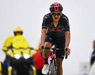 Carapaz en el podio a etapa seguida