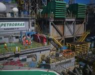 Fotografía de archivo del 1 de noviembre de 2025 de la Plataforma P-51 de la petrolera brasileña Petrobras en el Campo Marlim Sul, en la Cuenca de Campos, costa norte del Estado de Río de Janeiro (Brasil). EFE/ André Borges / ARCHIVO
