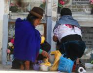 Indígenas acuden con los mejores manjares para conversar con las almas de los suyos que se han ido, en la población San Juan Bautista de Punín, un pintoresco pueblito enclavado en el corazón de los Andes (Ecuador).