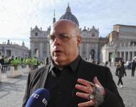 Fotografía de archivo del pasado 24 de enero del primer denunciante de los abusos del Sodalicio de Vida Cristiana (SVC), José Enrique Escardó, en una entrevista con EFE en la plaza San Pedro del Vaticano.