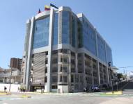 Edificio de la Contraloría General del Estado en Quito, avenida 6 de Diciembre y Tarqui.