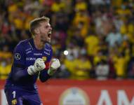 Javier Burrai celebra la clasificación amarilla.