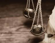 Imagen referencial de las balanzas de la justicia.