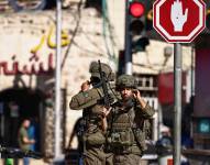 Israeli soldiers conduct a raid in Ramallah city in the occupied West Bank on October 7, 2025. (Photo by Zain JAAFAR / AFP)