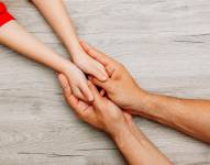 El desembolso se realiza en la cuenta del beneficiario con la patria potestad una vez aprobado el préstamo.