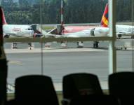 Como otros países, Ecuador varía los requisitos de acceso según la situación epidemiológica tanto dentro como fuera de su territorio, y en el caso de esos países africanos había impuesto la prohibición a raíz de la variante sudafricana. Foto de archivo. EFE/José Jácome