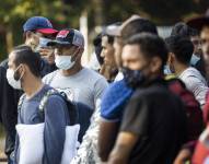 . Fotografía de archivo de migrantes en Washington (EE.UU.). EFE/EPA/JIM LO SCALZO