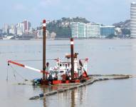 Con ocho meses de retraso, ya se inició el dragado del río Guayas