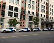 La policía asegura el exterior del juzgado E. Barrett Prettyman, en Washington DC, Estados Unidos.