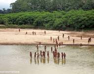 Aproximadamente 50 individuos de los Mascho Piro se han acercado a las orillas del río Las Piedras.