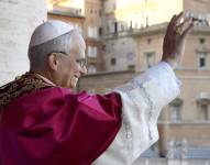 Esta foto, tomada y distribuida el 8 de mayo de 2025 por The Vatican Media, muestra al recién elegido papa León XIV, Robert Prevost.