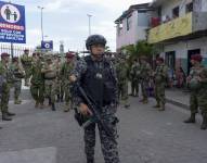 Militares y policías realizan operativos con fin de contrarrestar hechos delictivos en Guayaquil.