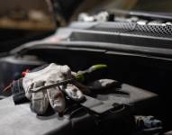 Imagen referencial del trabajo técnico en un vehículo.