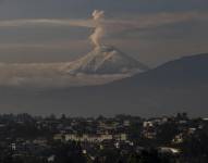El Cotopaxi es un cono activo que se eleva 5.897 metros sobre el nivel del mar y es el segundo más alto del país después del Chimborazo. EFE/José Jácome