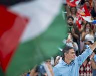 El secretario general del PSOE y presidente del Gobierno de España, Pedro Sánchez, asiste a un acto del partido socialista con militantes